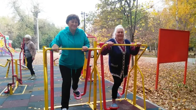 Невинномысские пенсионеры получают заряд бодрости в парке
