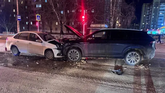 В Ставрополе при столкновении двух автомобилей пострадал мужчина