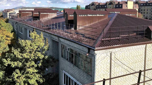 В станице Ессентукской завершили капитальный ремонт крыши многоквартирного дома